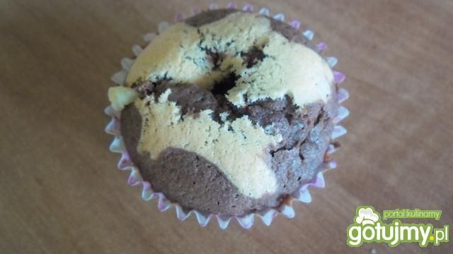 Kolorowe babeczki z kremem waniliowym