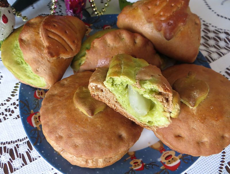 Kolorowe bułeczki z jabłkiem Kolorowe bułeczki z jabłkiem