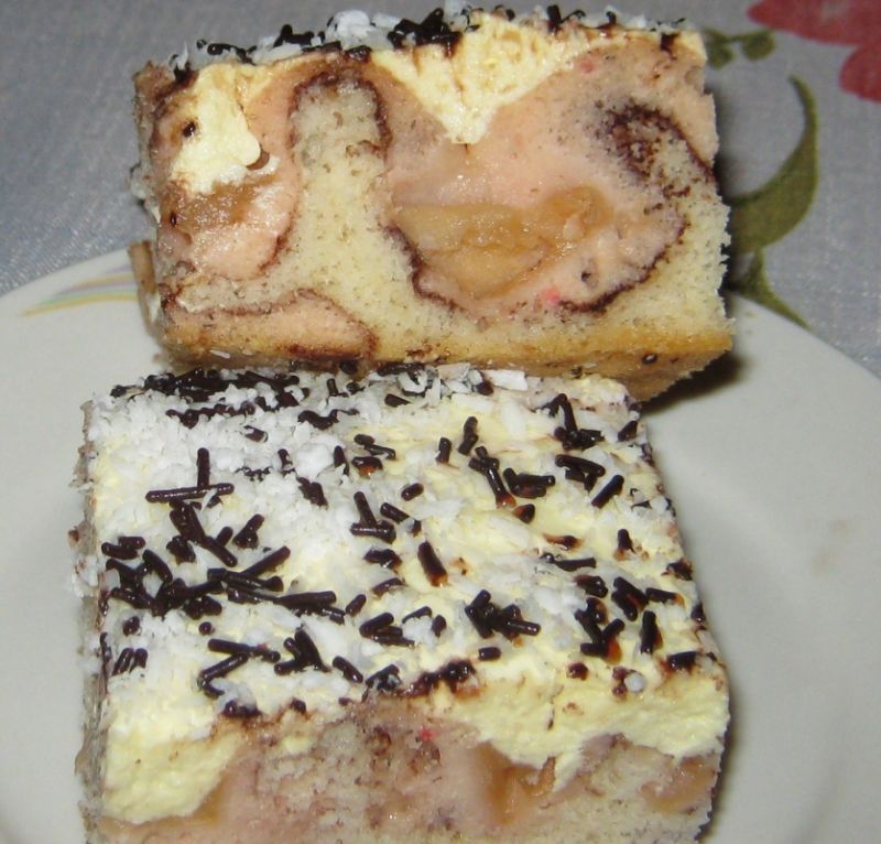 Kolorowe ciasto z jabłkami