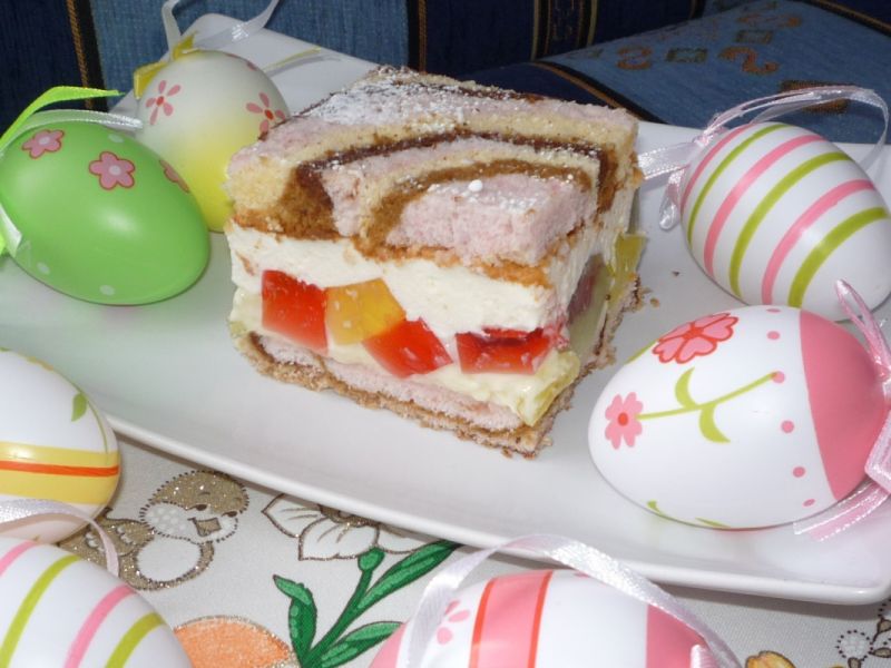 Kolorowe ciasto z masami