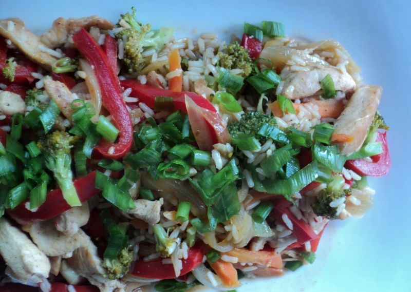 Kolorowe danie z patelni