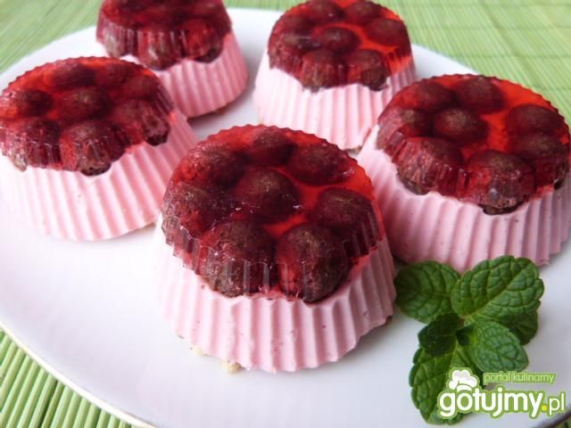 Kolorowe desery z jogurtu i galaretki Kolorowe desery z jogurtu i galaretki