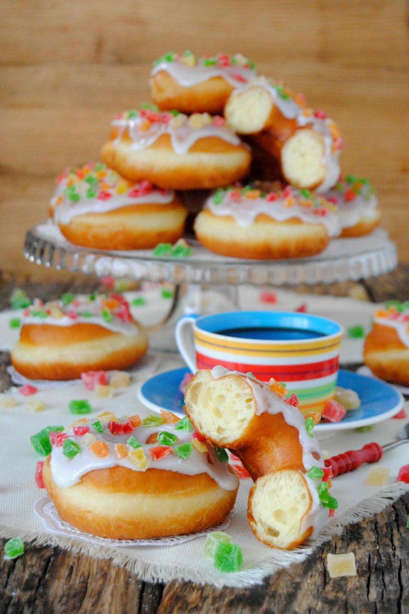 Kolorowe drożdżowe oponki Kolorowe drożdżowe oponki