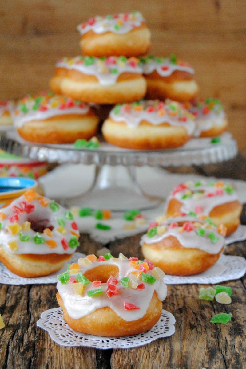 Kolorowe drożdżowe oponki Kolorowe drożdżowe oponki