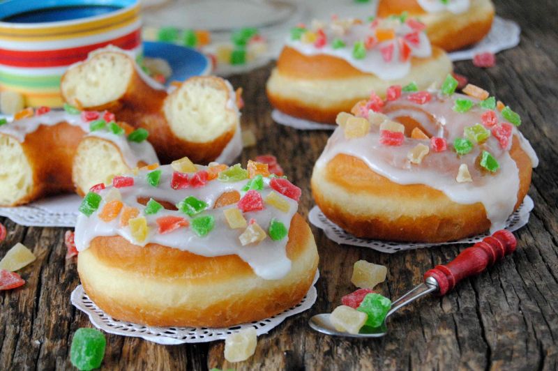 Kolorowe drożdżowe oponki Kolorowe drożdżowe oponki