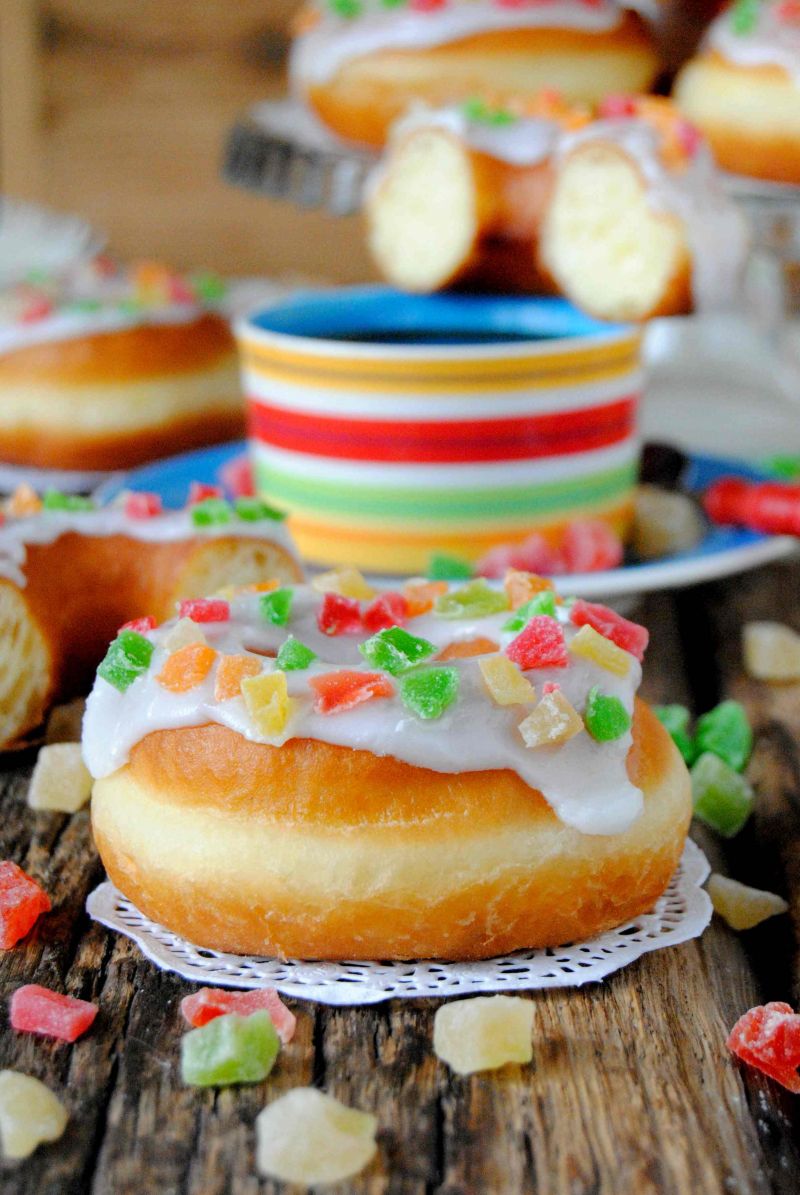 Kolorowe drożdżowe oponki Kolorowe drożdżowe oponki