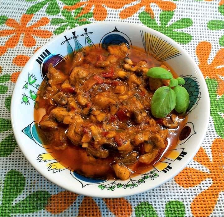 Kolorowe leczo z kiełbasą