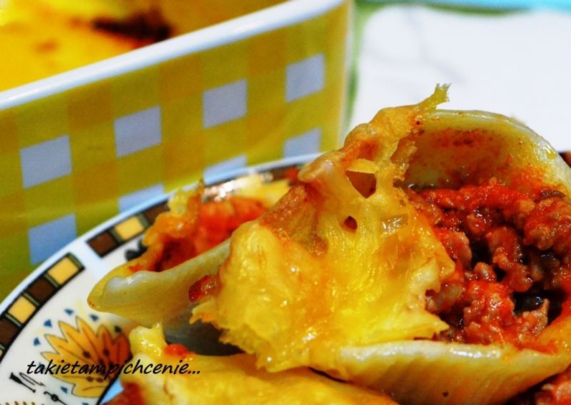 Kolorowe muszle zapiekane z mięsem Kolorowe muszle zapiekane z mięsem