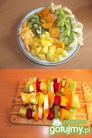 Kolorowe owocowe szaszłyki