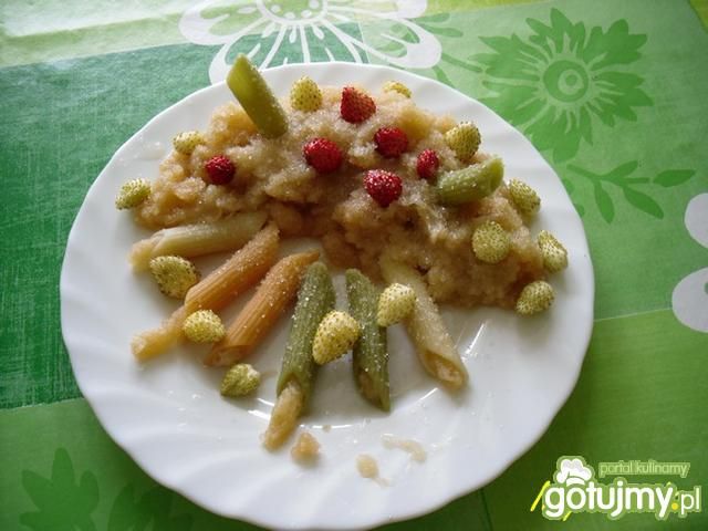 Kolorowe penne z jabłkowym musem