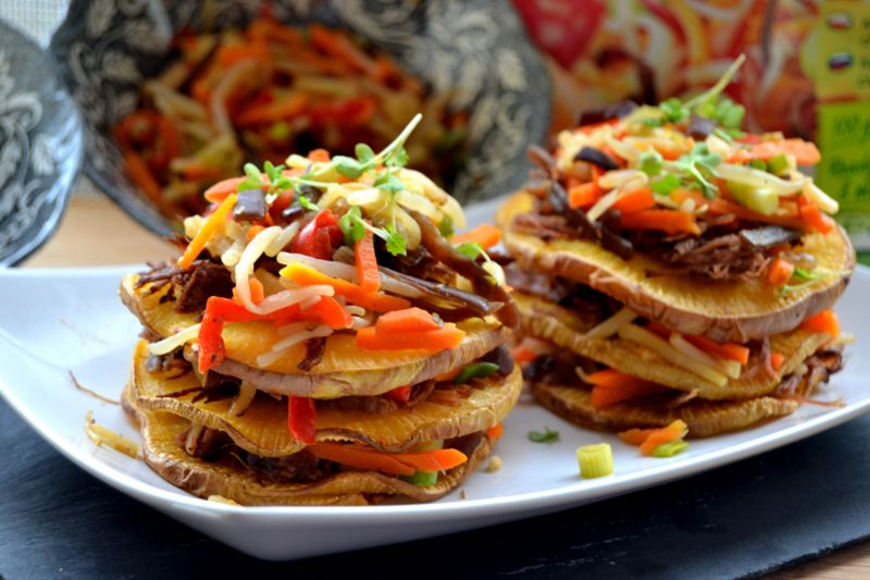 Kolorowe piramidki warzywne  w chińskim stylu 