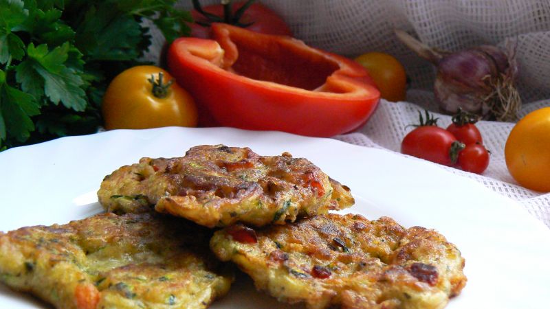 Kolorowe placki z cukinii