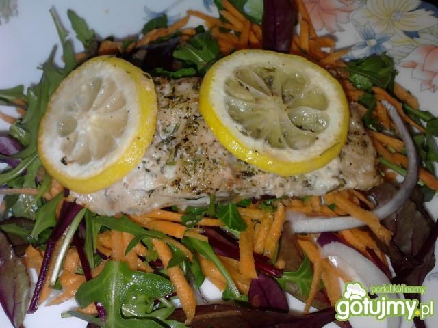 Kolorowe posłanko pod pieczoną rybę