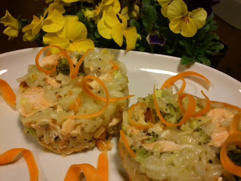 Kolorowe risotto z łososiem