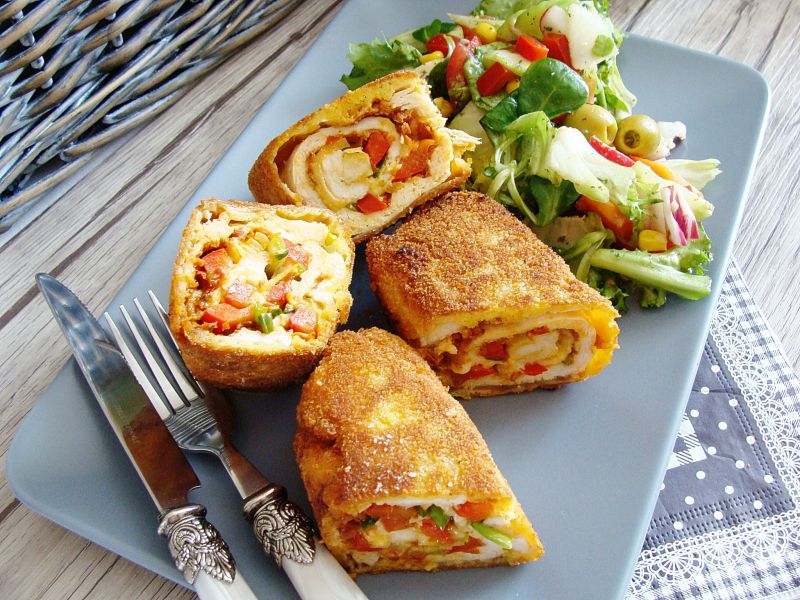 Kolorowe roladki z pastą z suszonych pomidorów 