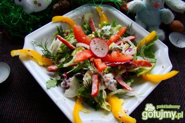 Kolorowe sałaty z kabanosem serowym  Kolorowe sałaty z kabanosem serowym