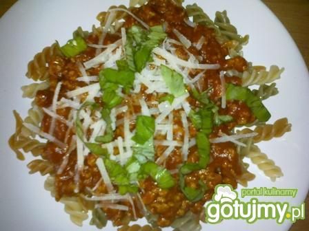 Kolorowe świdry z sosem i mięsem.