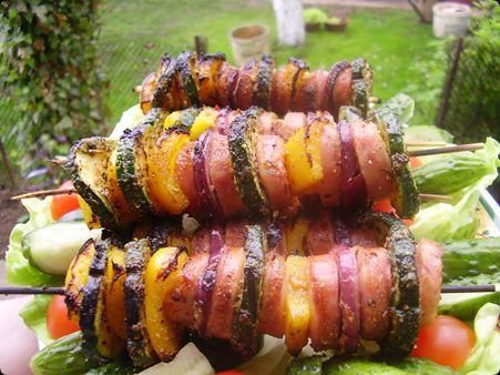 Kolorowe szaszłyki z grilla