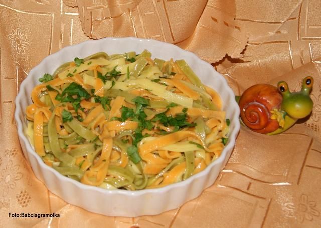 Kolorowe Tagliatelle na bulionie :