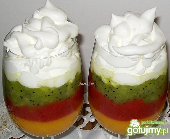 Kolorowy deser owocowy