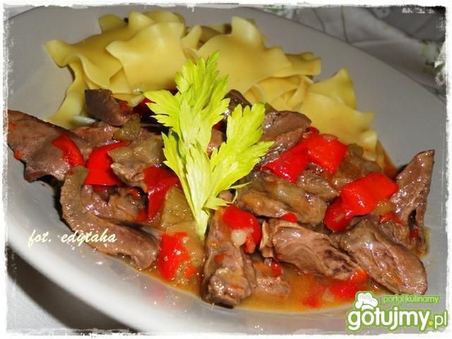 Kolorowy gulasz z indyczych serc