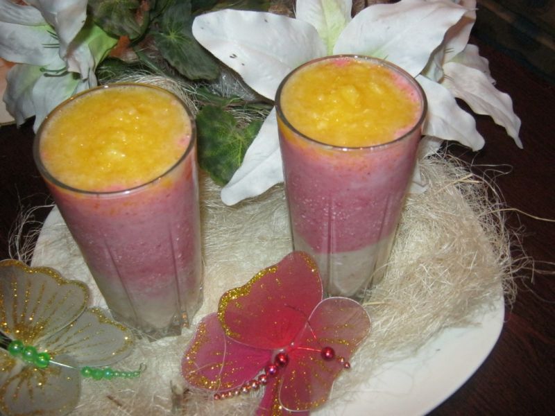 Kolorowy koktajl owocowy- smaki lata zimą