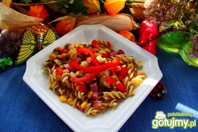 Kolorowy makaron razowy z ziołami  Kolorowy makaron razowy z ziołami