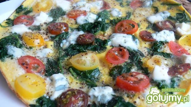 Kolorowy omlet ze szpinakiem i gorgonzol