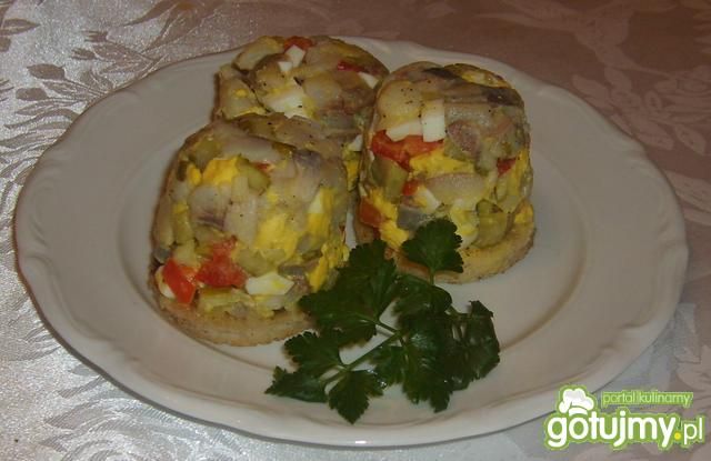 Kolorowy tatar ze śledzia