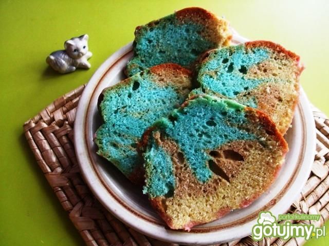 Kolorowy wieniec w lukrze malinowym Kolorowy wieniec w lukrze malinowym