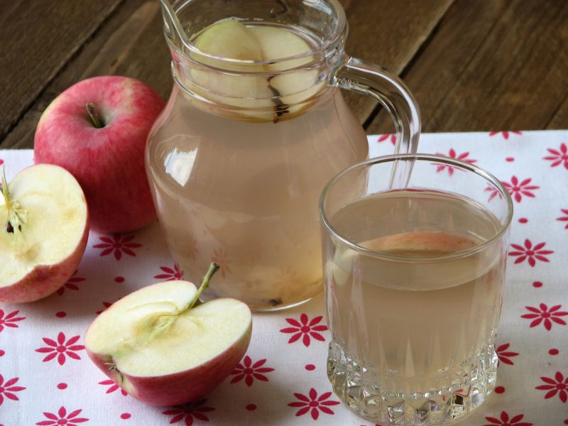 Kompot jabłek z goździkami Kompot jabłek z goździkami