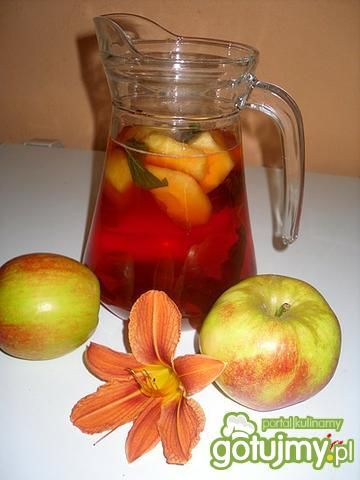 Kompot jabłko-mięta o smaku truskawki Kompot jabłko-mięta o smaku truskawki