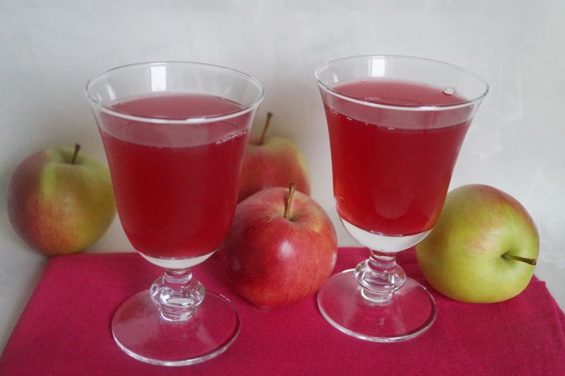 Kompot jabłkowy z żurawiną i aronią