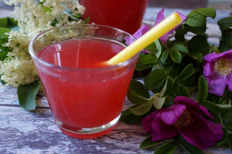 Kompot malina-róża-bez