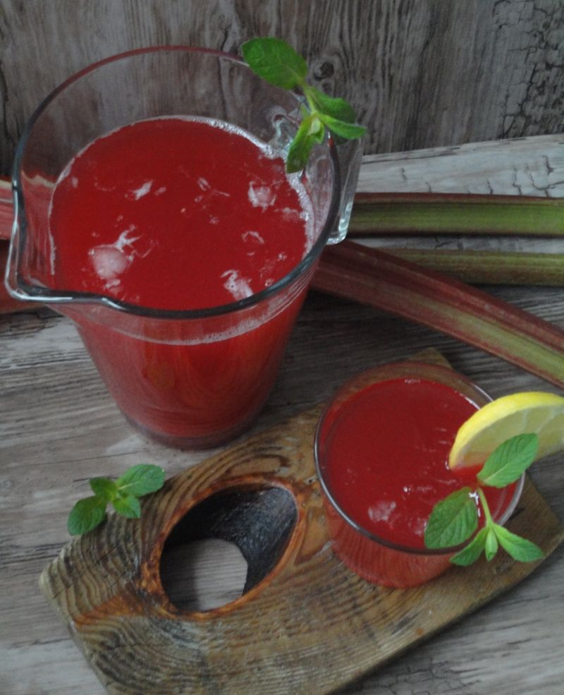 Kompot malinowo-rabarbarowy z cytrynką