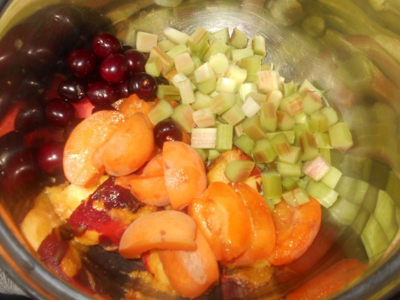 Kompot owocowy z rabarbarem