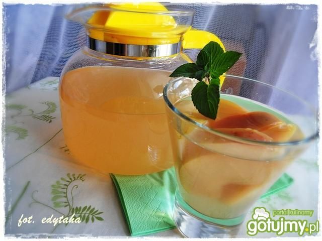 Kompot rabarbarowo-jabłkowy z goździkami Kompot rabarbarowo-jabłkowy z goździkami