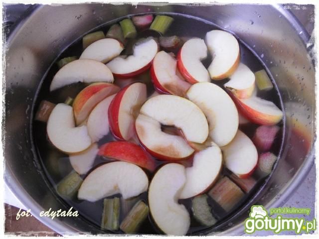 Kompot rabarbarowo-jabłkowy z goździkami