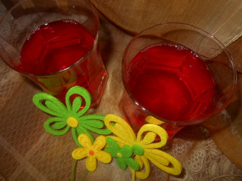 Kompot rabarbarowo-truskawkowy Kompot rabarbarowo-truskawkowy
