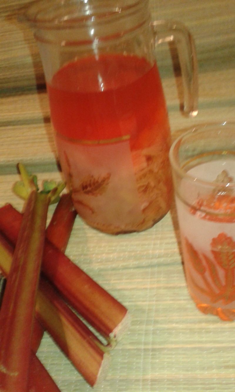 Kompot rabarbarowy z truskawkami Kompot rabarbarowy z truskawkami