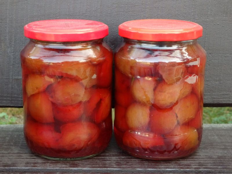 Kompot śliwkowy w słoikach Kompot śliwkowy w słoikach