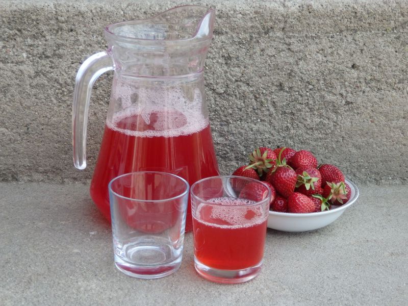 Kompot truskawkowo-rabarbarowy