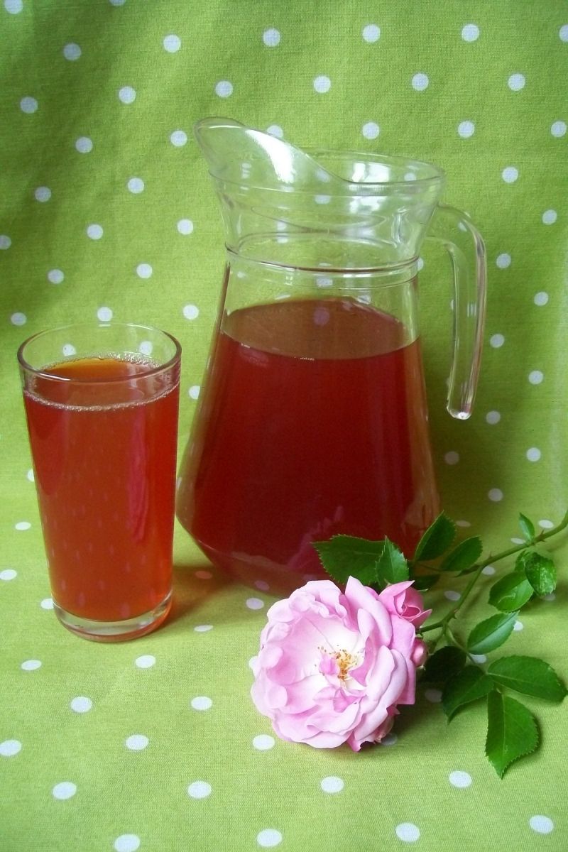 Kompot truskawkowo-śliwkowy Kompot truskawkowo-śliwkowy