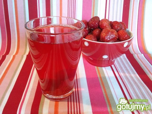 Kompot truskawkowy ze skórką cytrynową Kompot truskawkowy ze skórką cytrynową