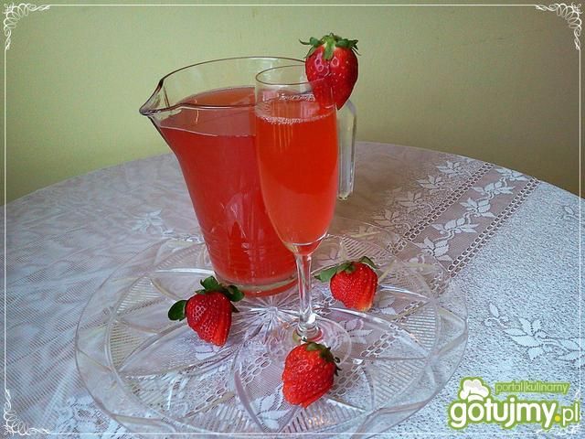 Kompot w kobiecym kolorze Kompot w kobiecym kolorze