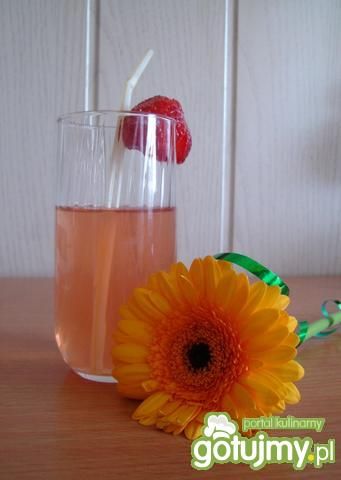 Kompot winogronowo-truskawkowy Kompot winogronowo-truskawkowy