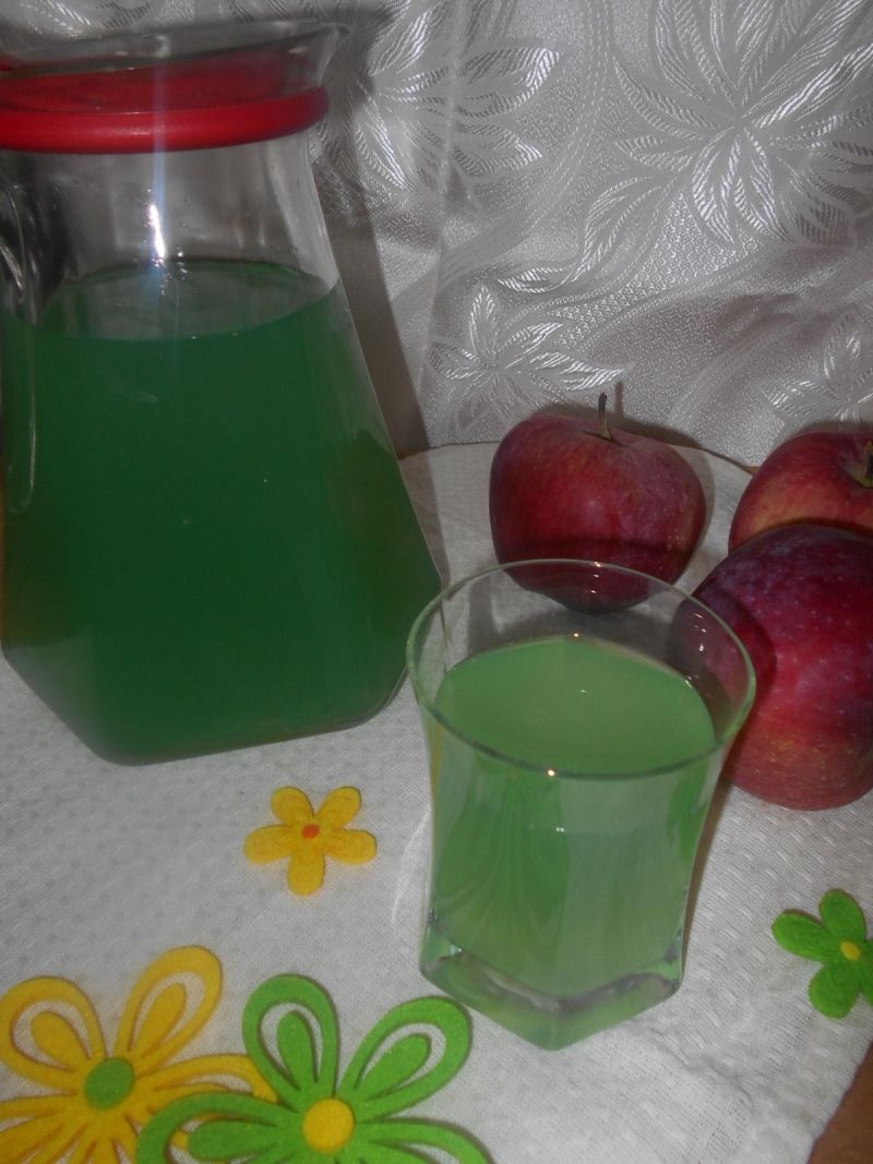 Kompot winogronowy z jabłkami i miętą