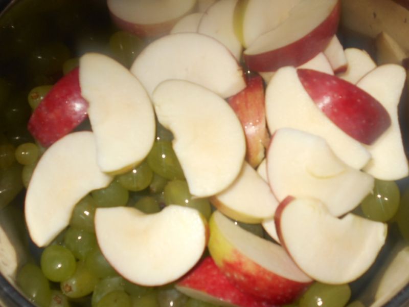 Kompot winogronowy z jabłkami i miętą