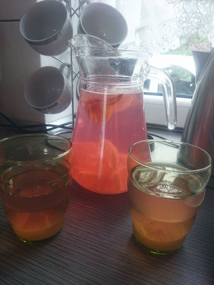 Kompot z jabłek i moreli.