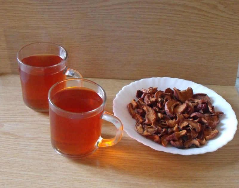 Kompot z jabłek z dodatkiem hibiskusa  Kompot z jabłek z dodatkiem hibiskusa
